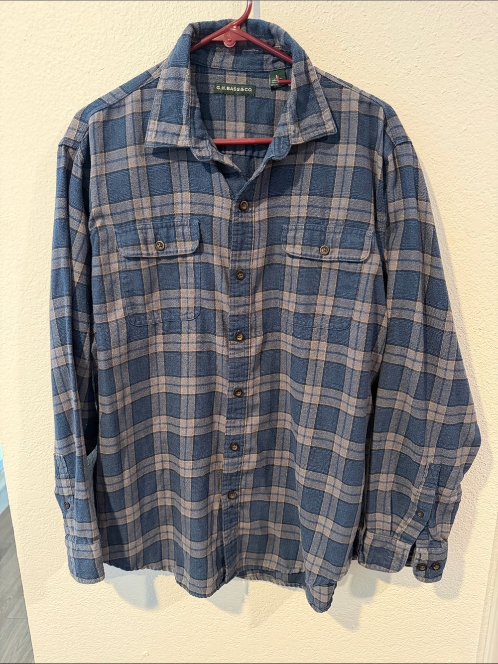 G.H. Bass & Co. Men's Blue and Gray Plaid Button-Down Flannel